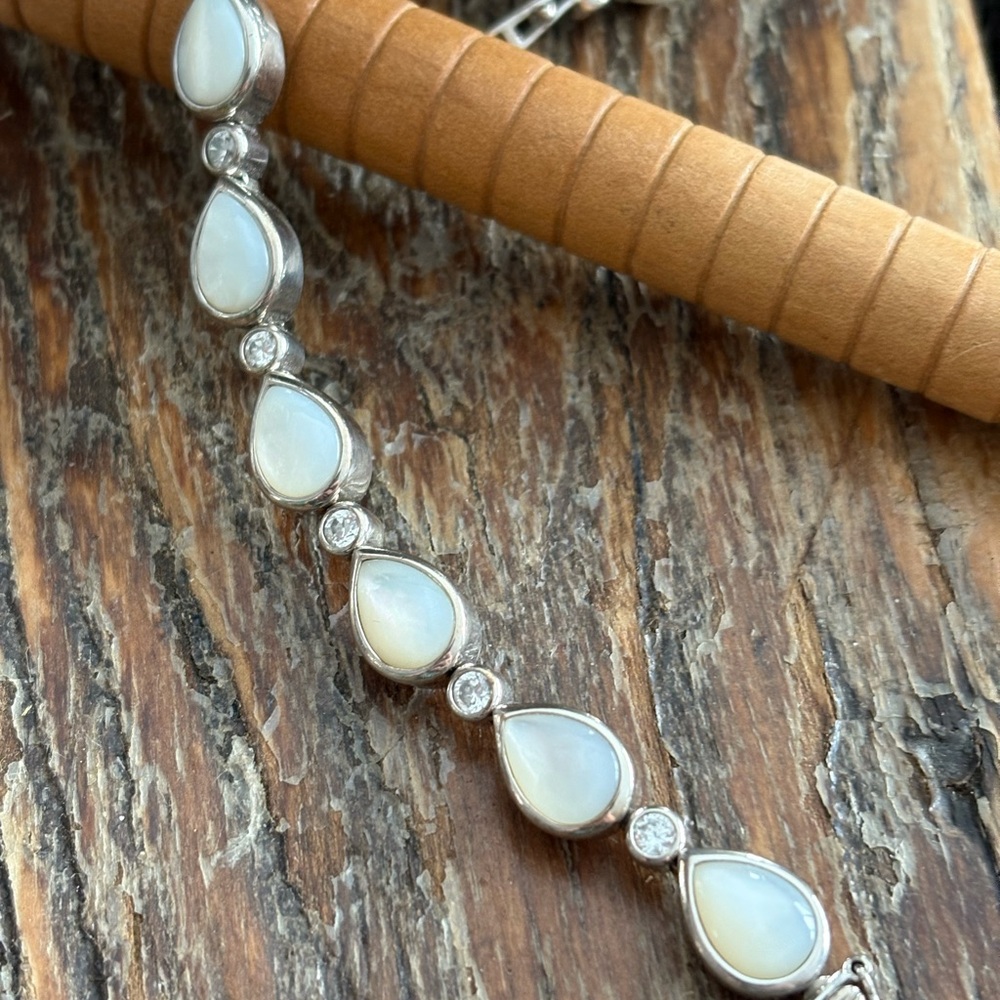 Elle mother of pearl bracelet